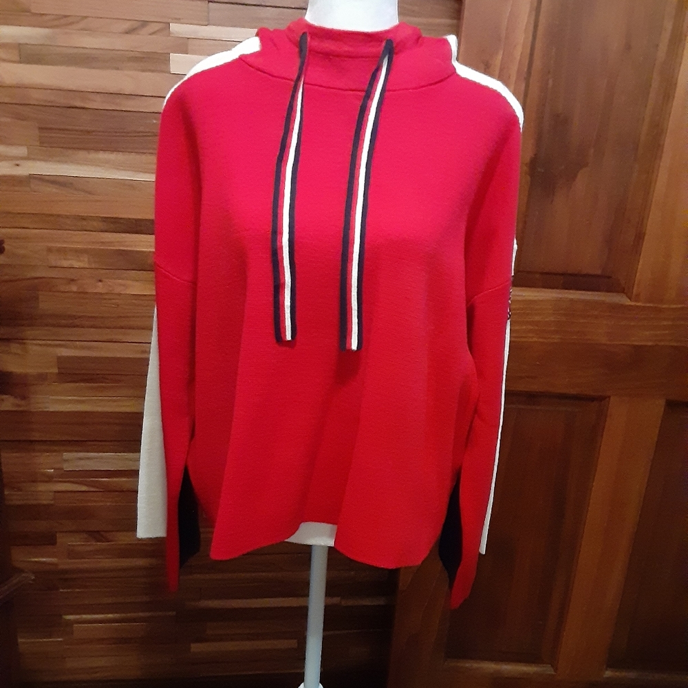 NWT Tommy Hilfiger hooded sweater.